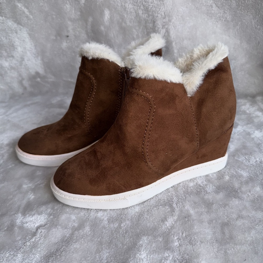 a.n.a Womens Arrow Wedge Booties 6 Brown Faux Fur Memory Foam